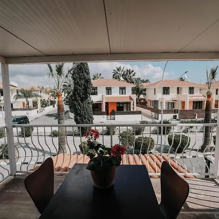 Pirgos House بيت للعطل لارنكا