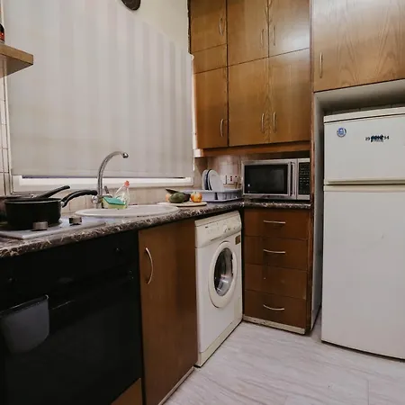 Pirgos House بيت للعطل *