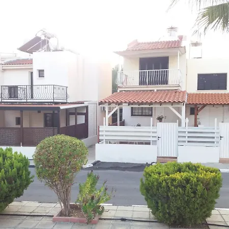 Pirgos House بيت للعطل *