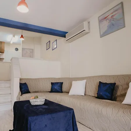 Pirgos House *